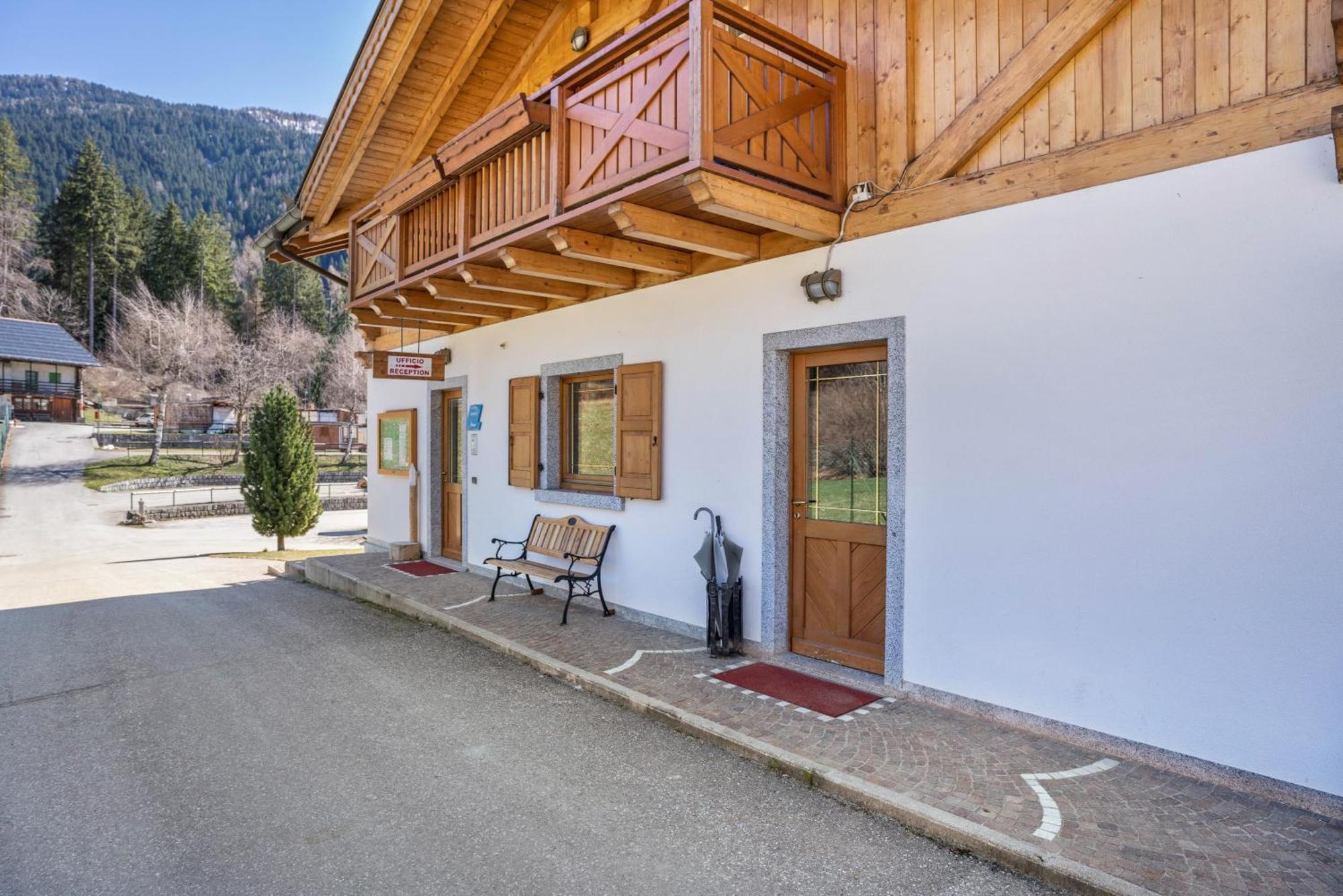 Chalet Camping Fae 3 Villa Madonna Esterno foto
