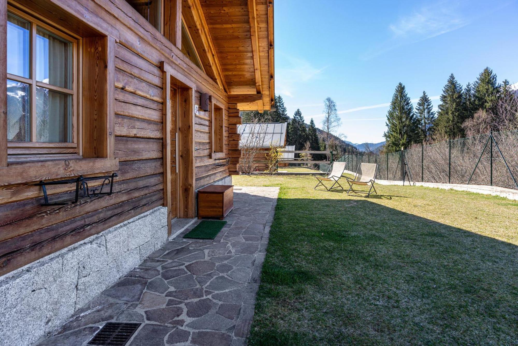 Chalet Camping Fae 3 Villa Madonna Esterno foto