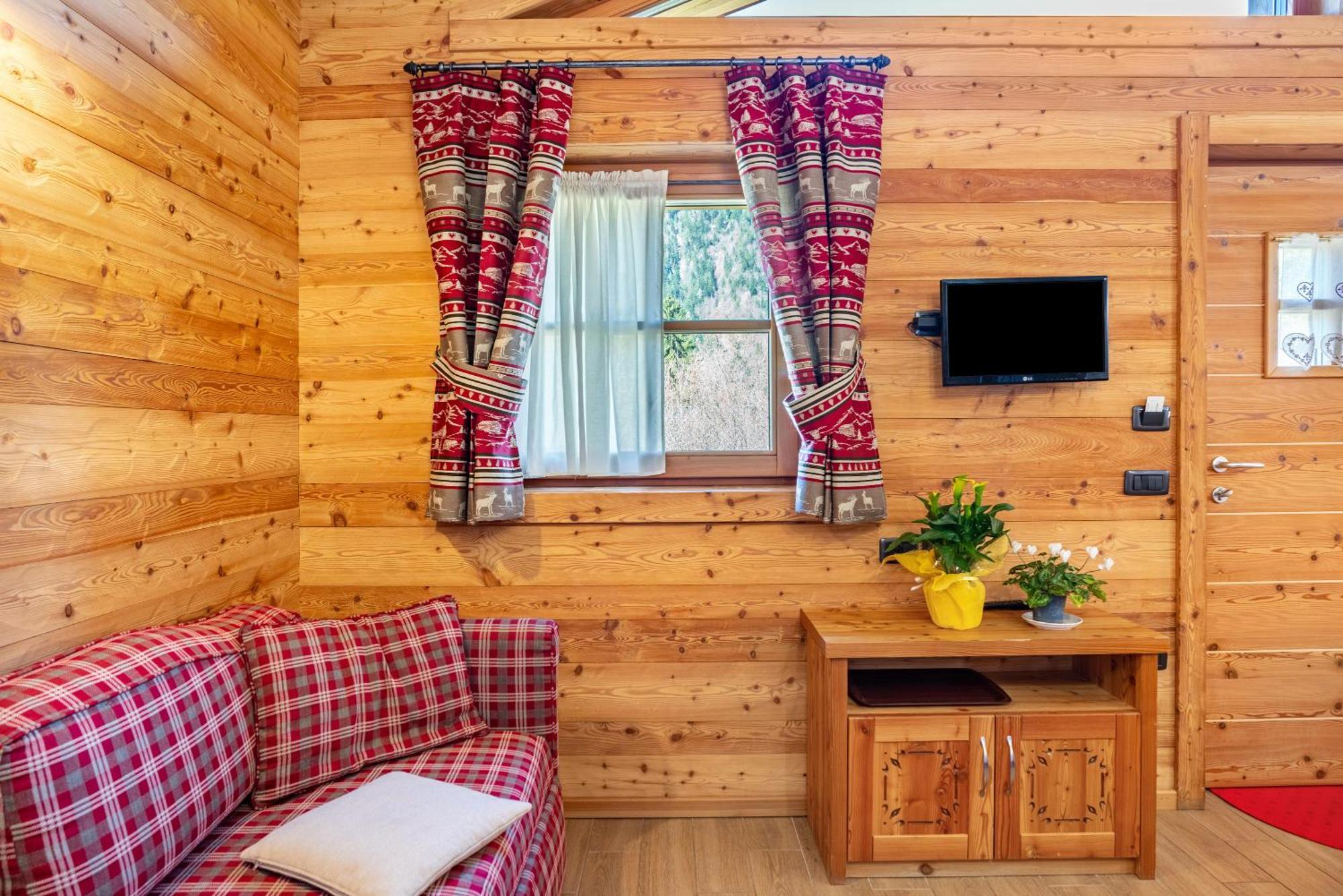Chalet Camping Fae 3 Villa Madonna Esterno foto